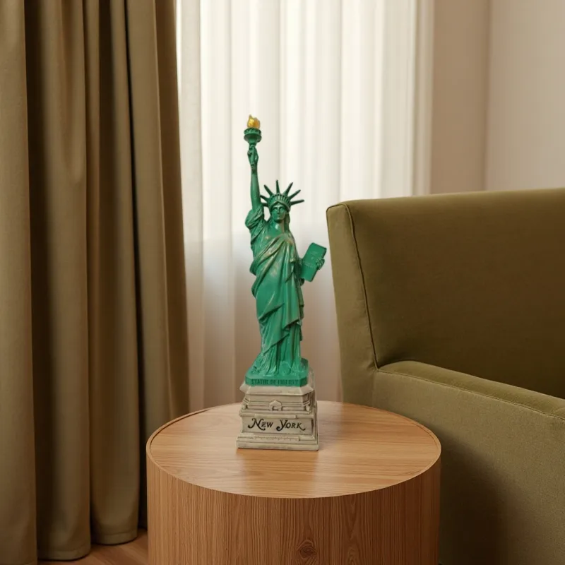 Interior Design Home Decor - Statue of Liberty resin Statue Desk